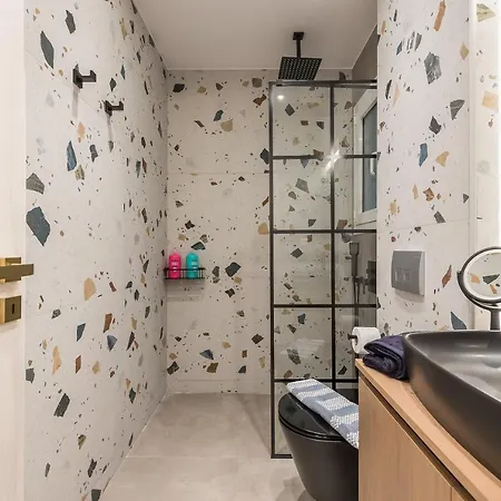 Chic And Comfort In * Athens